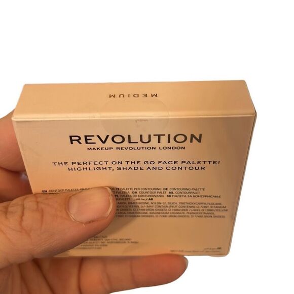 Makeup Revolution Contour Powder medium‎ - Picture 3 of 5